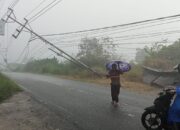 BREAKING NEWS: Tiang Listrik Tumbang di Bener Meriah, Rumah-Rumah Rusak dan Jalan Nasional Lumpuh