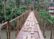 Nyawa Pelintas Jadi Taruhan, Puluhan Tahun Jembatan Gantung Rusak Berat