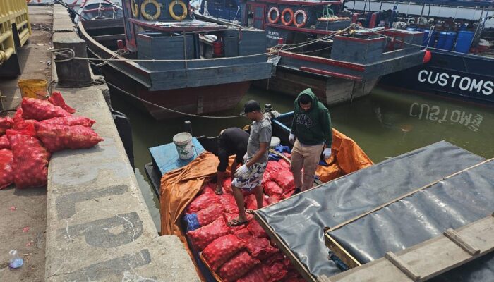 Satgas Patroli Laut Terpadu Jaringan Sriwijaya Berhasil Tangkap Kapal Bawang Ilegal