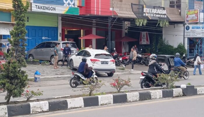 Warga Takengon Berlari Keluar Gedung Setelah Gempa Bumi Mengguncang